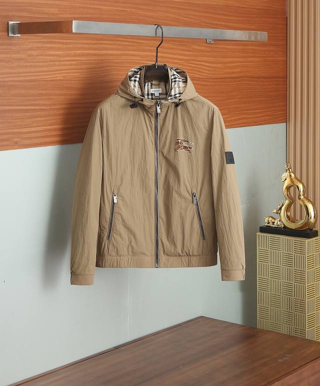 Burbeery 2025Ss Early Fall New Release: Burberry hooded jacket with plaid lining