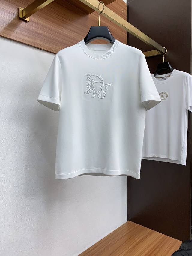 A high-end, minimalist, round-neck, thickened air-cotton short-sleeved T-shirt