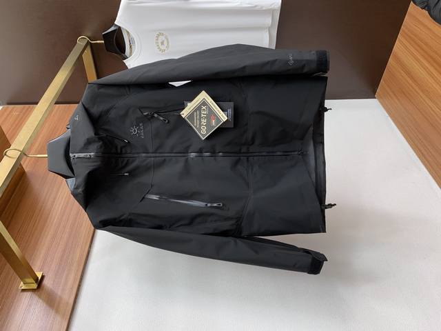 Kailas Mont-Xpro has been completely upgraded. This all-weather hardshell outdoo