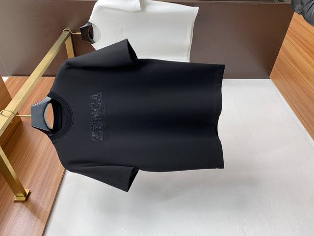 A high-end, minimalist, round-neck, thickened air-cotton short-sleeved T-shirt f