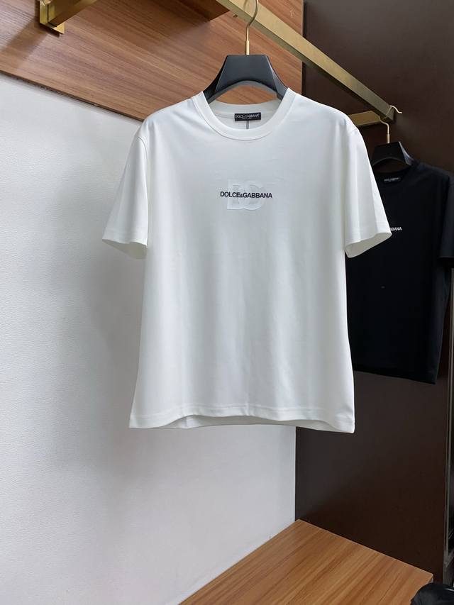 Dg 25Ss New, versatile, short-sleeved T-shirt for early spring. Custom-made with