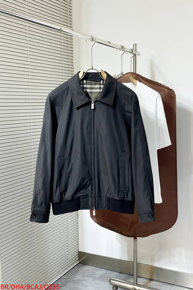 O295 Br Burberry's new 2025Ss early fall lapel jacket, a hot fall style. The lin
