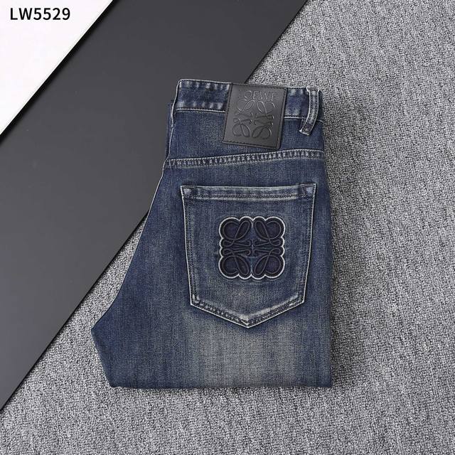 25 New spring and summer jeans Style number: Lw5529 Size: 29 to 42 Easy to wear
