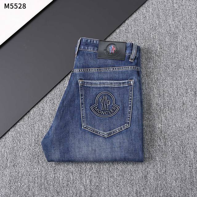 25 New spring and summer jeans Style number: M5528 Size: 29 to 42 Easy to wear a