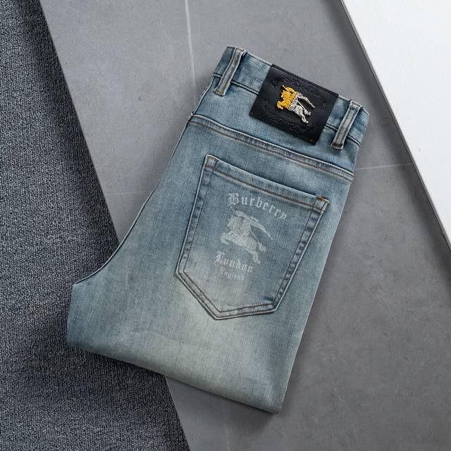 Brand: Burberry Autumn Winter Straight Jeans Style: 703 Sizes: 29 to 42