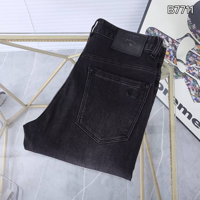 New autumn and winter jeans Style number: B7711 Size: 29 to 42 Easy to wear and