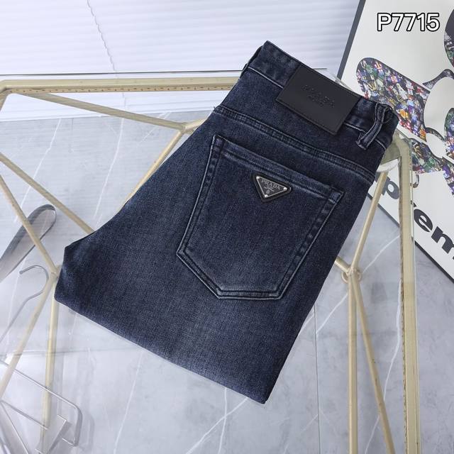 New autumn and winter jeans Style number: 00 Size: 29 to 42 Easy to wear and no