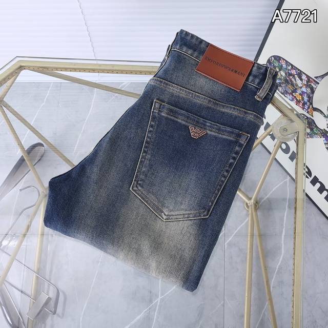 New autumn and winter jeans Style number: A7721 Size: 29 to 42 Easy to wear and