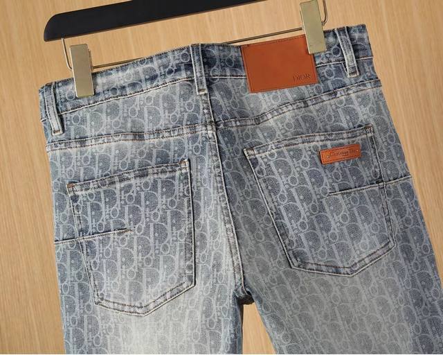 Dior's latest product, available at the counter at the same time, original singl