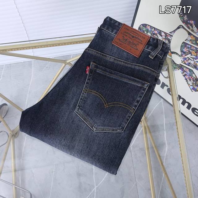 New autumn and winter jeans Style number: Ls7717 Size: 29 to 42 Easy to wear an