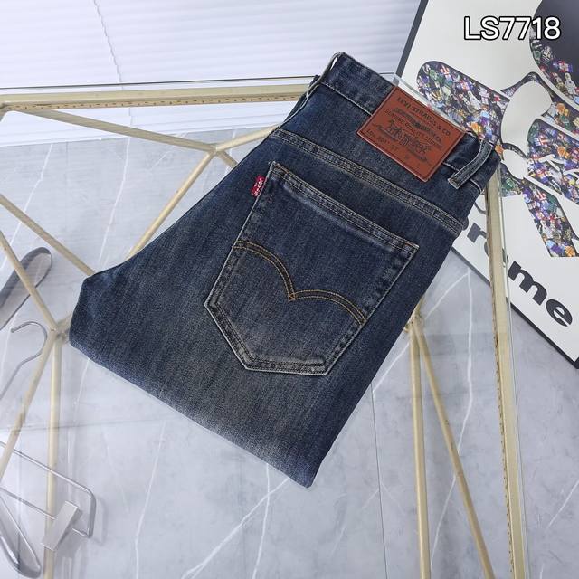 New autumn and winter jeans Style number: Ls7718 Size: 29 to 42 Easy to wear an