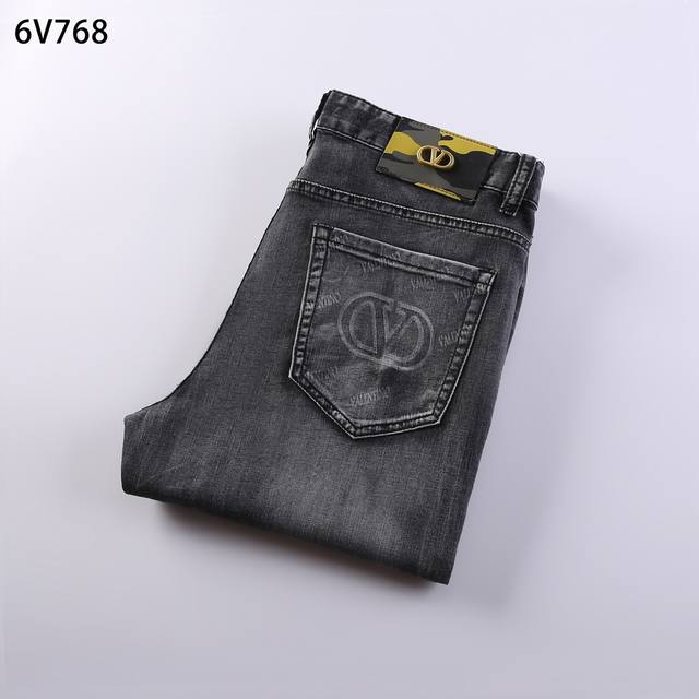 Brand: Spring/Summer Straight Jeans Style: V768 Sizes: 29 to 42