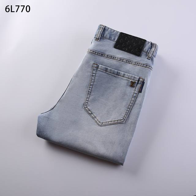 Brand: Lv Spring/Summer Straight Jeans Style: L770 Sizes: 29 to 42