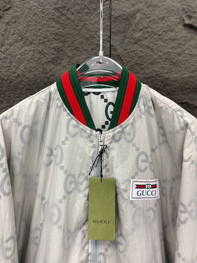 2025 new style jacket with a matching, original cut allows you to switch styles