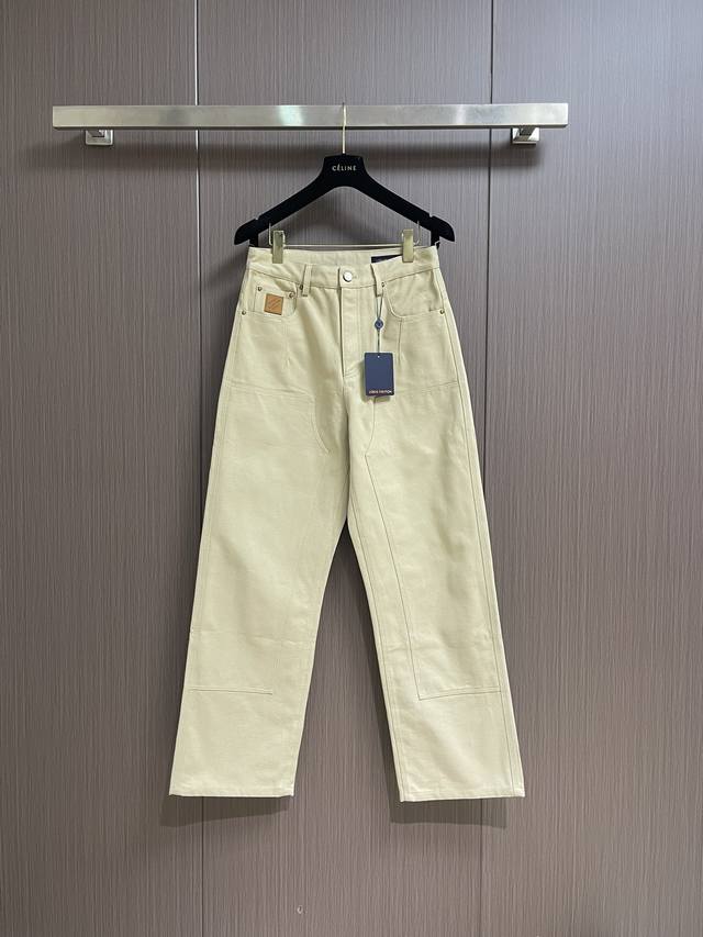 Lv 2025Ss new fall denim overalls. Made of high-density denim fabric, these jean