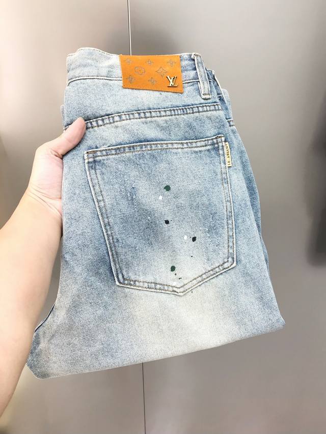 Lv Louis Vuitton 2025 Spring/Summer new men's loose straight jeans, synchronized