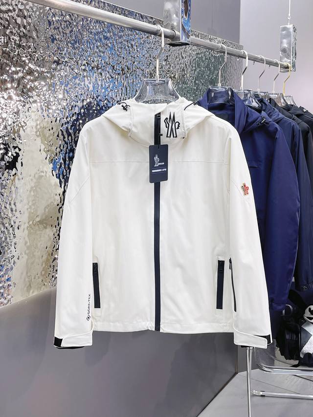 A popular spring item, just like the Moncler official website, now on sale! Thi