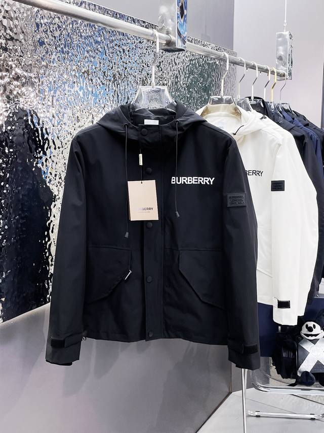 A hot-selling spring style from Burberry, available on the official Burberry web