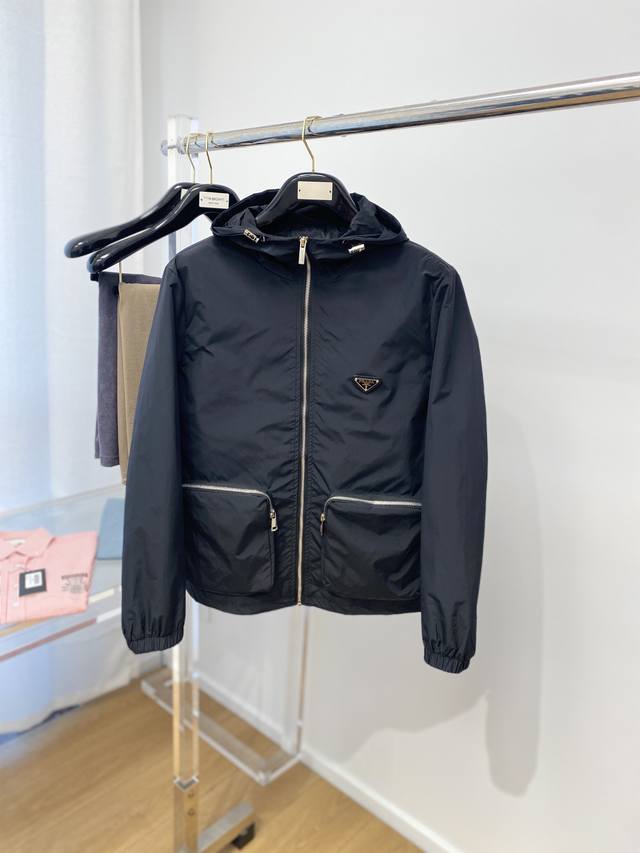 A hot item in the spring season, Prada's new jacket, stylish and handsome, simpl