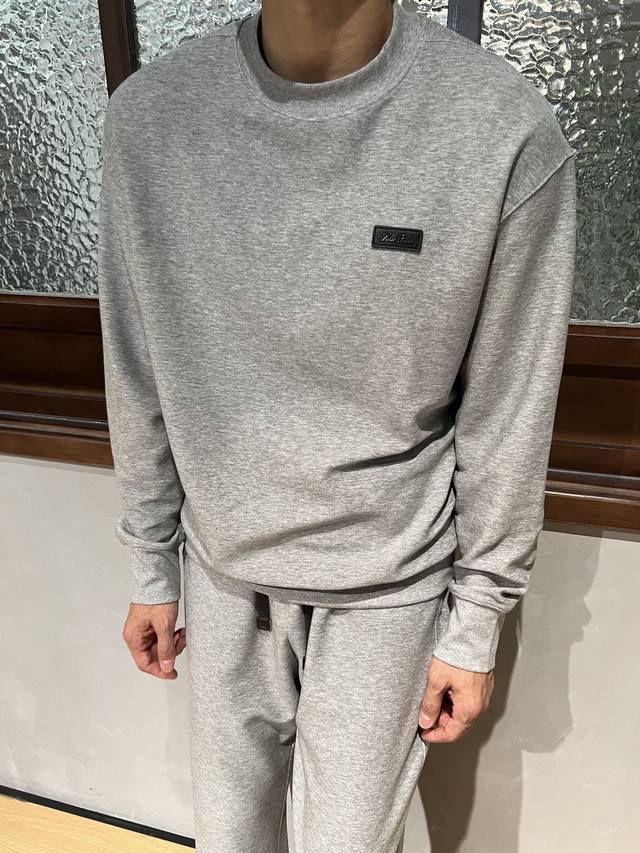 Clothes - . Pants - . Lp This new early fall sweatshirt and sweatpants set is a