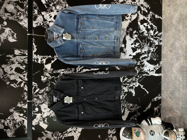 Luojia denim jacket is made of imported denim fabric, with double-arm logos and