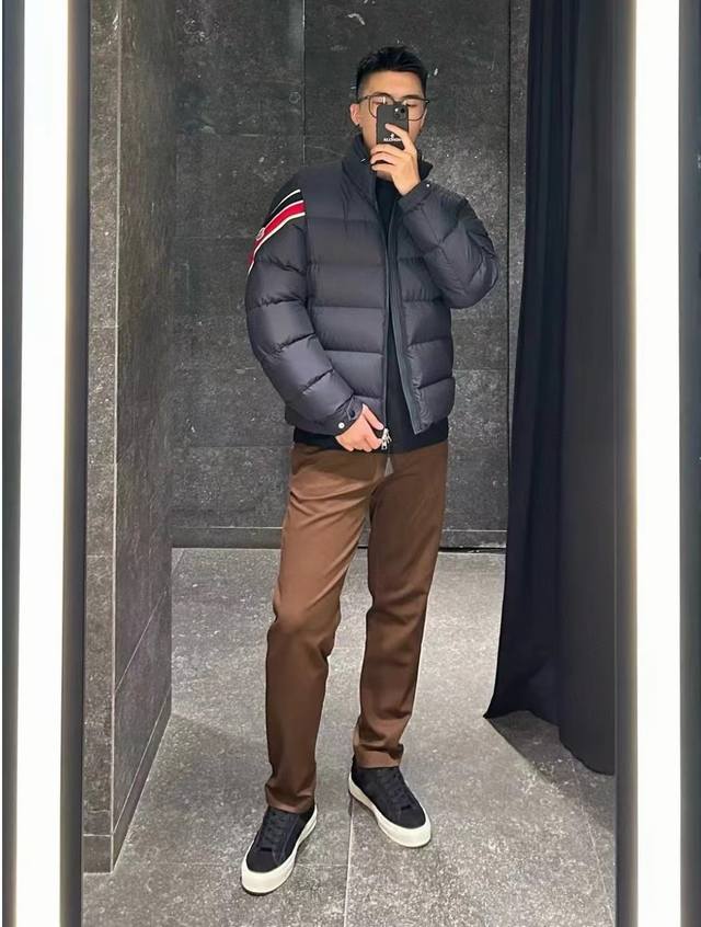 Moncler three-color striped down jacket upper body effect picture! Jxts