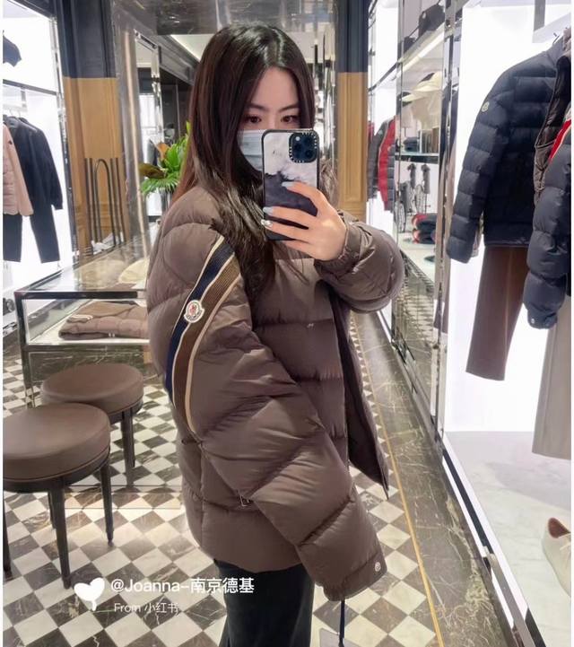 Monkou three-color stripe down jacket dark brown upper body effect picture! Coup