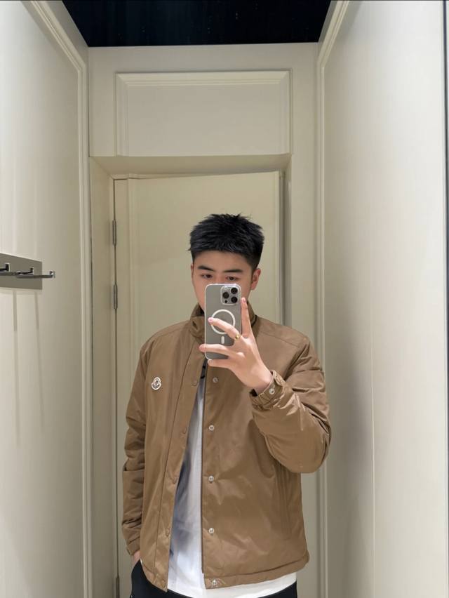 Upper body effect | Moncler Epine short stand collar down jacket. The contrasti