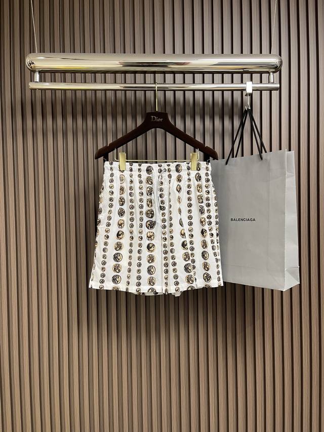 Dolcegabbana DG 2025Ss new summer beach shorts featuring the classic gold coin