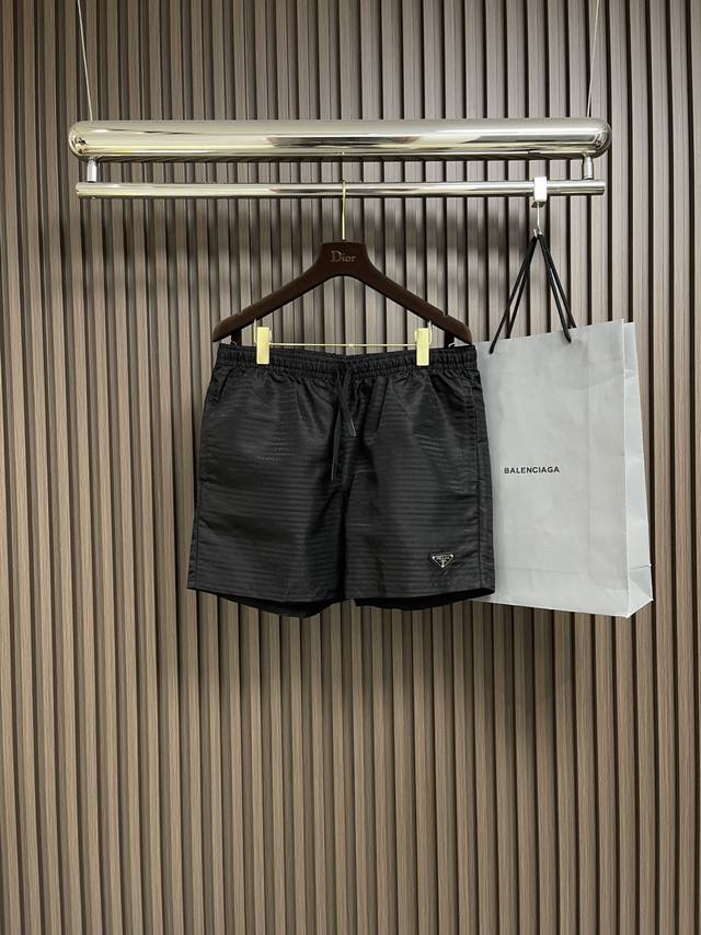Prada's new men's quick-drying shorts for Spring/Summer 2025! The ultimate in c