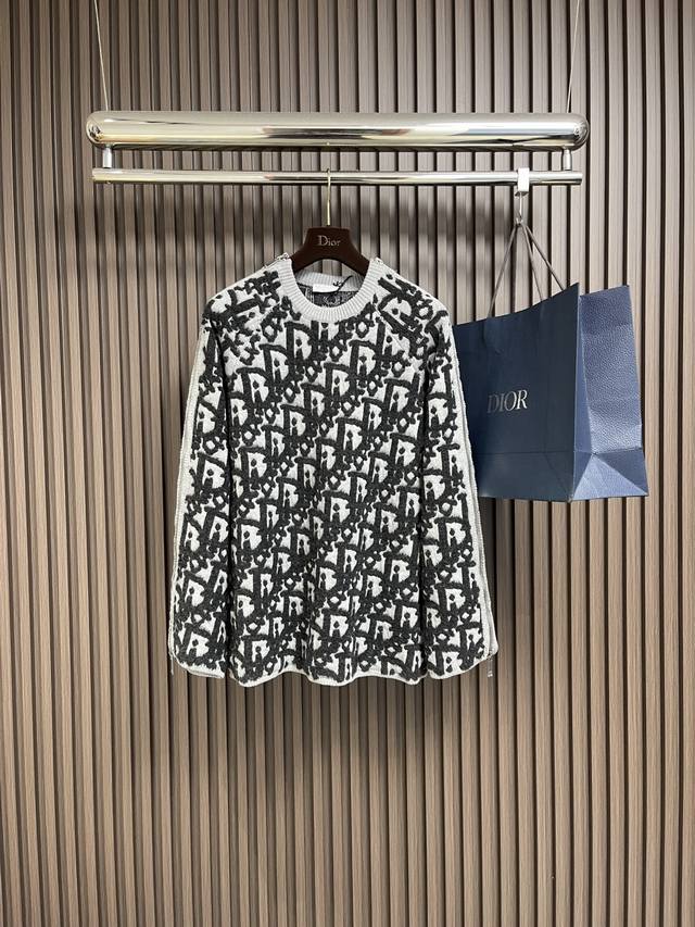 Dior's Terry double-sleeved zippered sweater is meticulously crafted from a whit