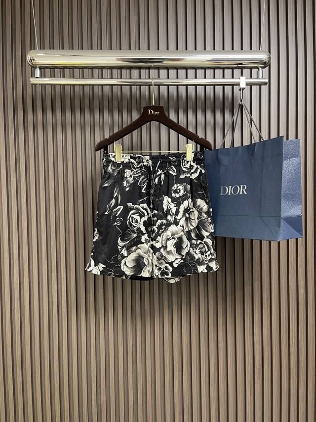 Dolcegabbana DG 2025Ss new summer beach shorts featuring a classic floral logo.
