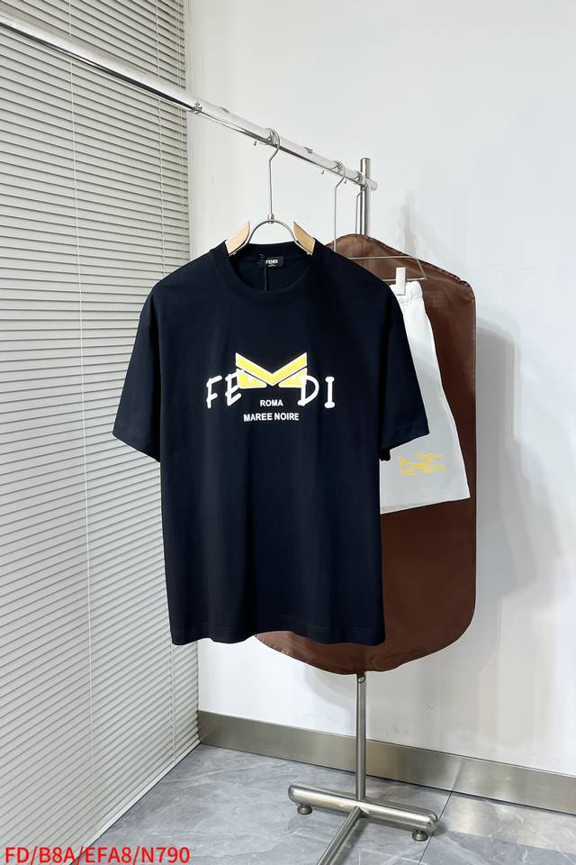 N790 Fd Fendi's new 2025 Spring/Summer collection debuts with the latest short-s