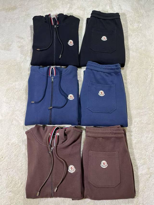 New Moncler suit, the top and sweatpants can be sold separately. Prada's latest