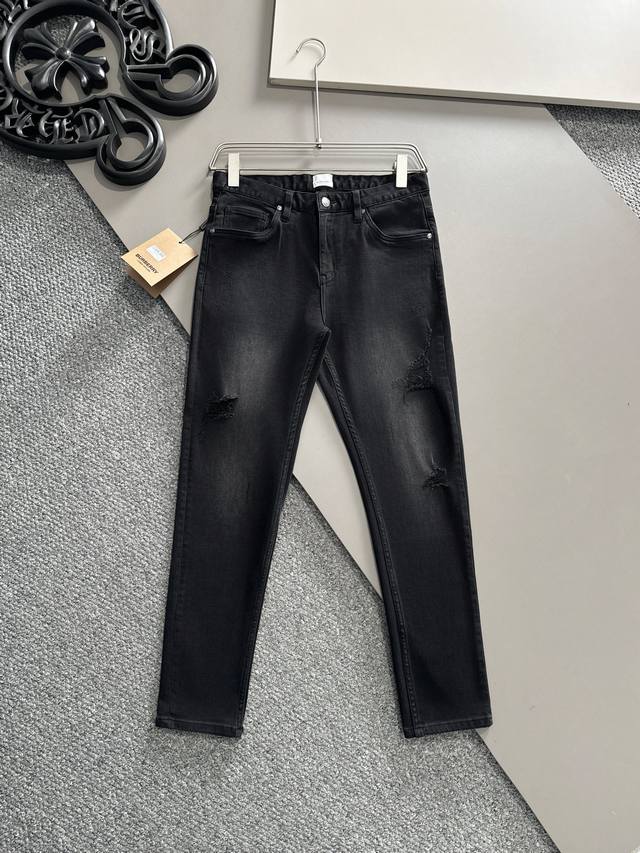 Burberry's new 2025 Fall/Winter men's casual jeans, top quality! Order through