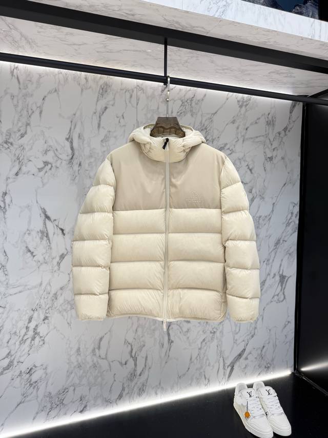 Moncler Down Jacket 2025's latest designer down jacket. Detailed and crafted, th