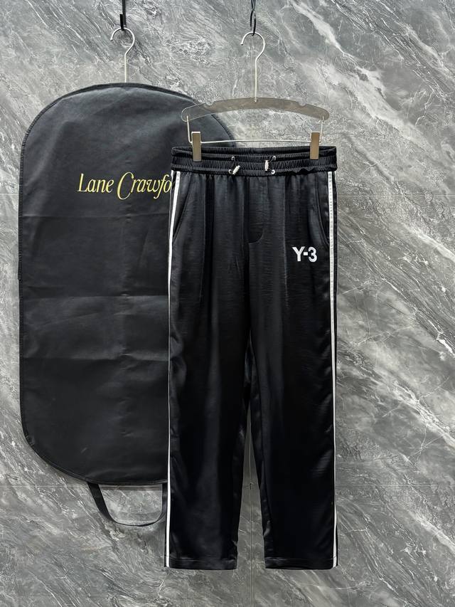 Y3# 2025 Spring/Summer Casual Pants offer a refreshing aesthetic interpretation,