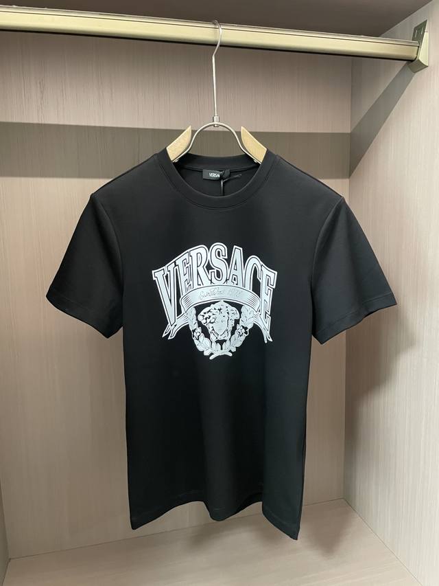 Versace's 2025 Early Fall new arrival, a thick short-sleeved T-shirt with a Medu
