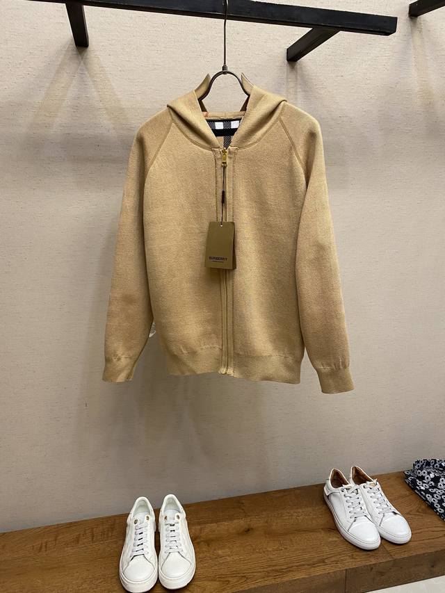 Bbr, Burberry's classic check, reversible wool cardigan with a horse-back jacqua