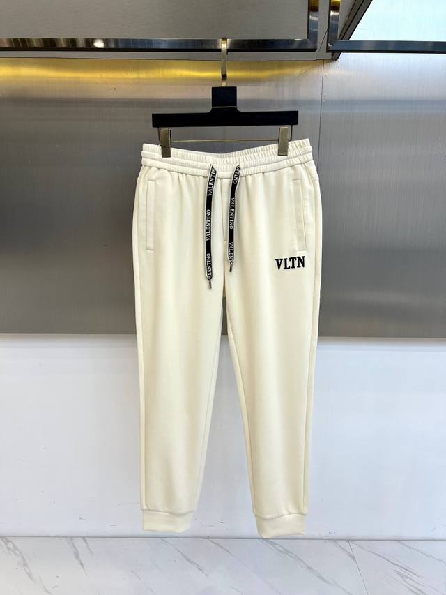 Vt Valentino, 2025 Autumn and Winter new style casual pants. This pair of casual