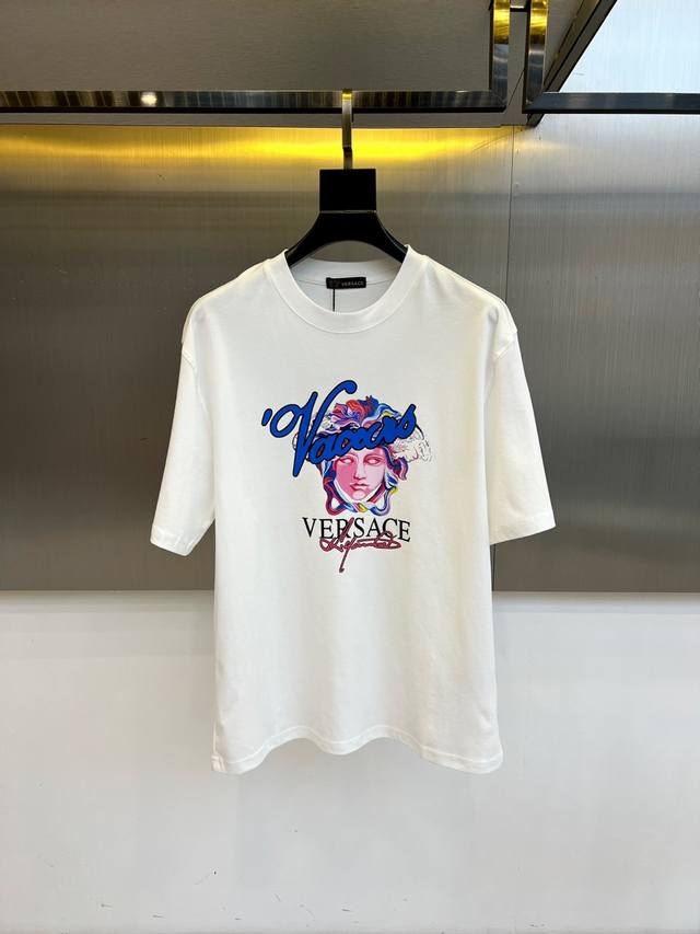 Versace, 2025 Spring/Summer men's new round-neck short-sleeved T-shirt. Made fr