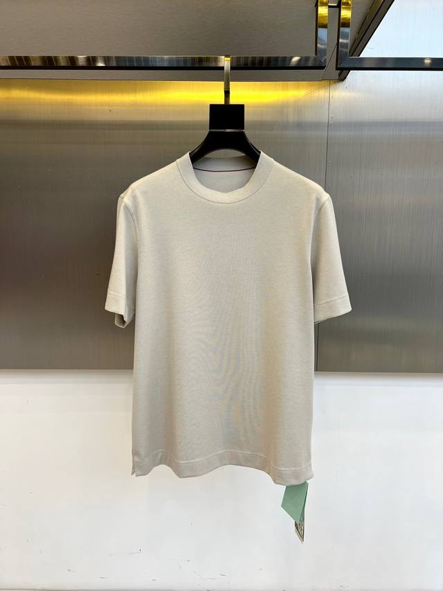 Burberry, Autumn/Winter 2025, new yak wool mid-sleeve base T-shirt, featuring so