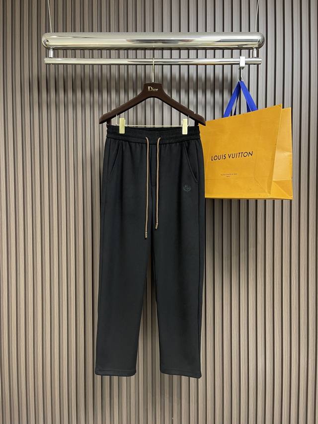 Correction Loropiana Lp's new early spring sweatpants and casual pants are made