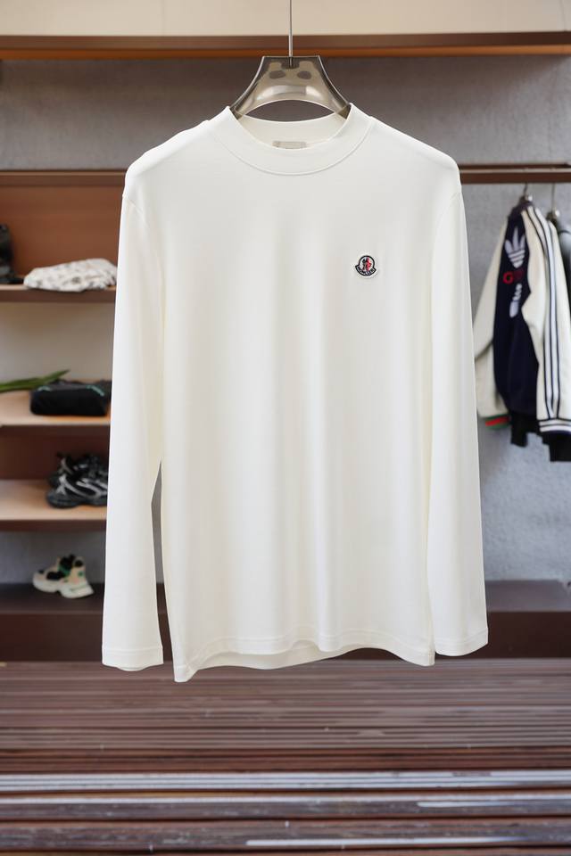 Monkou's new fall/winter 2025 product: a basic round-neck, long-sleeved T-shirt