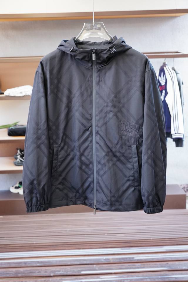 Bbr Burberry's Fall 2025 collection, crafted from Burberry's signature classic j