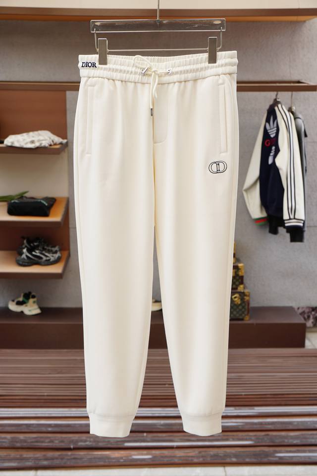 2025Fw new products are now on the market. Dior - high quality and trendsetting.