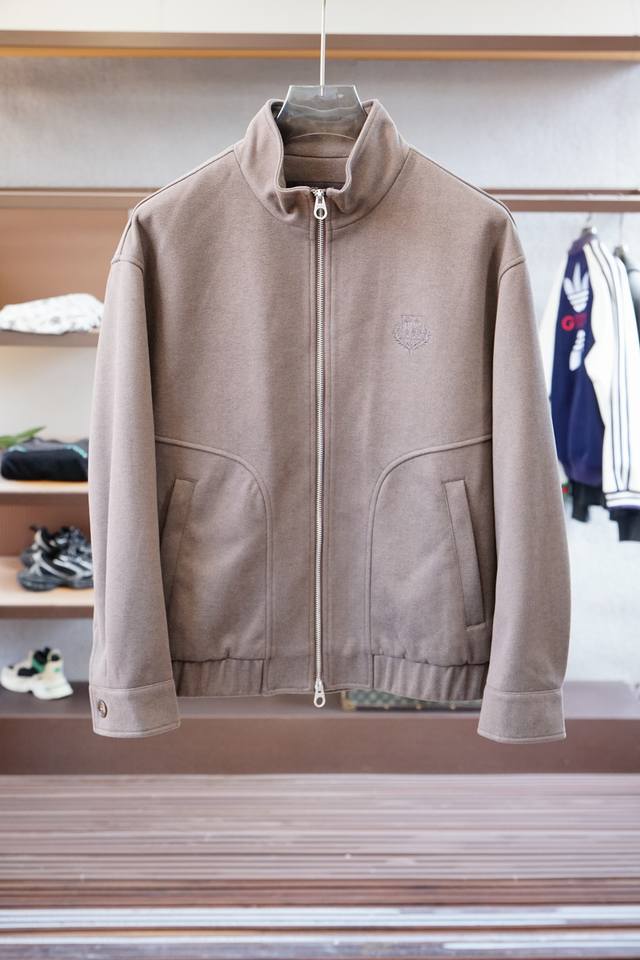 Lp, this new fall/winter jacket from the 2025 business casual hooded jacket is c