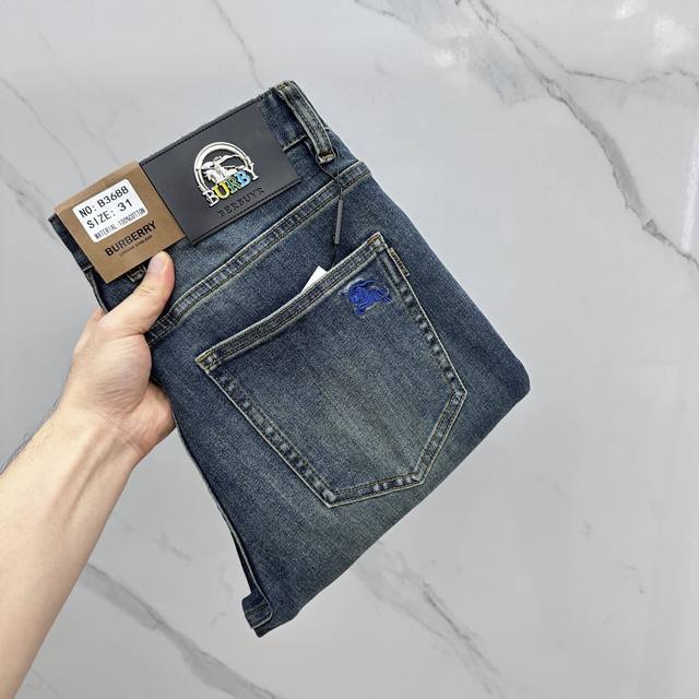 Burberry's high-end custom jeans, the latest 2025 early autumn jeans, are availa