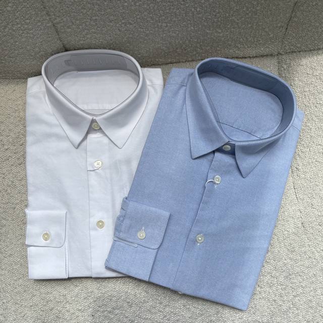 Loew embroidered contrasting logo Oxford shirt. A versatile style with visible b