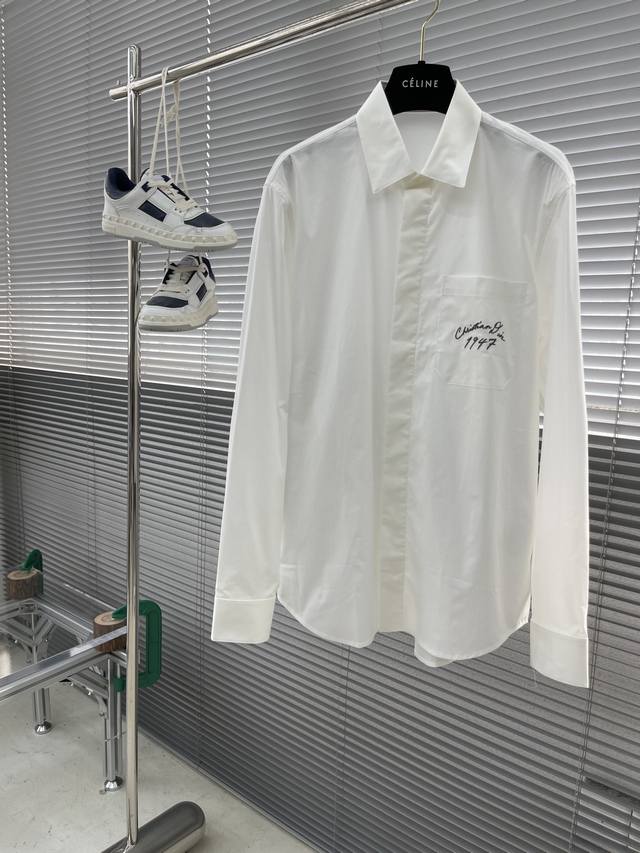 Dio Poplin shirt with pocket embroidery details. Concealed button style, this fa